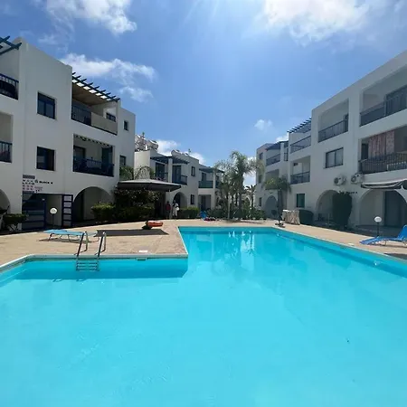 Diana Hats 1b, Pool, Center Apartment Paphos