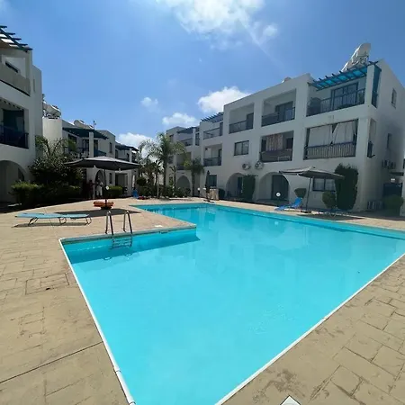 Diana Hats 1b, Pool, Center Apartment
