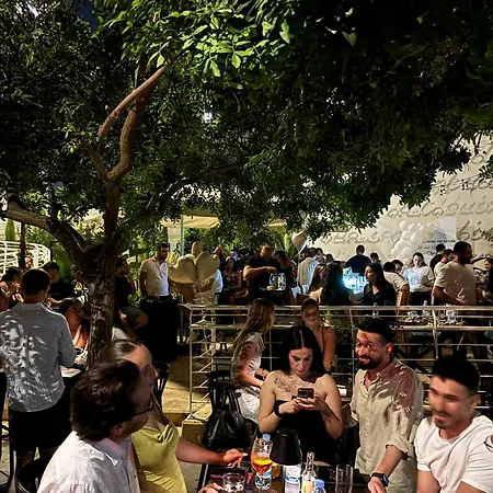 Diana Hats 1b, Pool, Center *