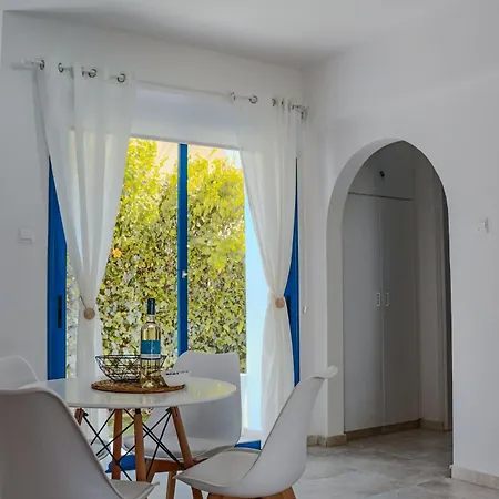 Diana Hats 1b, Pool, Center * Pafos