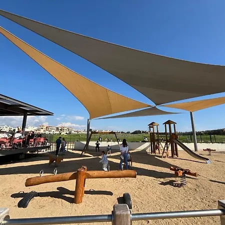 Diana Hats 1b, Pool, Center Apartment *