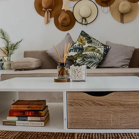 Diana Hats 1b, Pool, Center Daire *