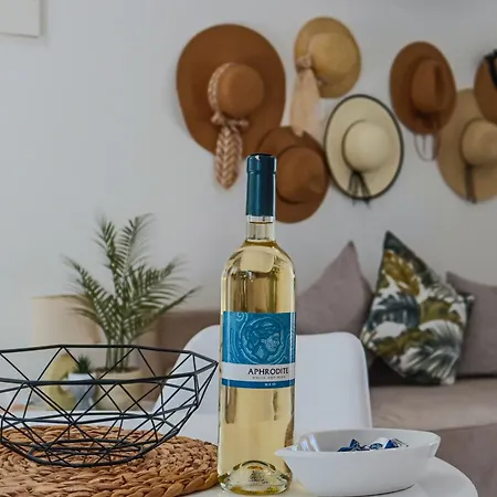 Daire Diana Hats 1b, Pool, Center *