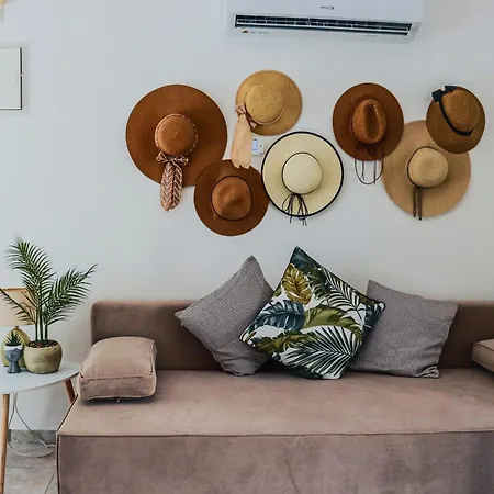 Diana Hats 1b, Pool, Center Apartment Paphos