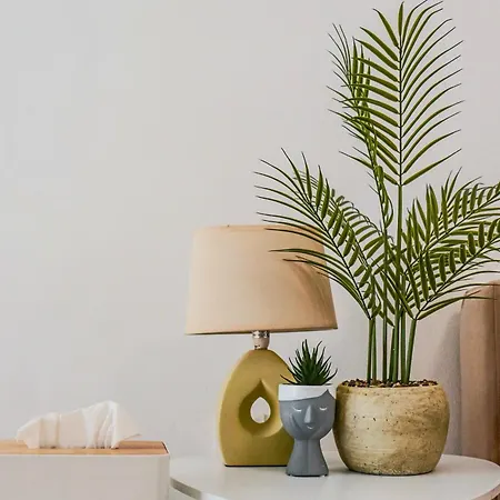 Diana Hats 1b, Pool, Center Daire