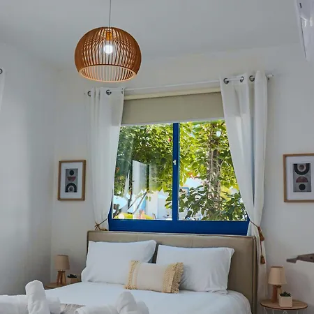 Diana Hats 1b, Pool, Center Apartment Paphos