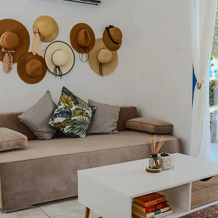 Diana Hats 1b, Pool, Center Daire *