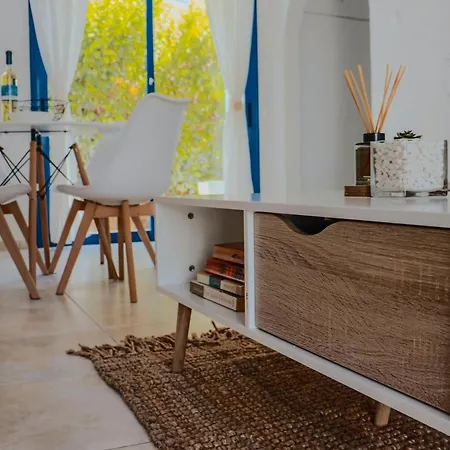 Diana Hats 1b, Pool, Center * Pafos