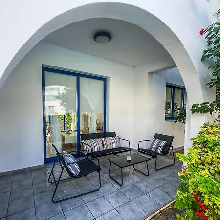 Diana Hats 1b, Pool, Center * Pafos