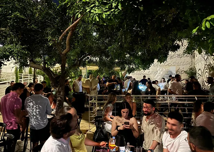 Diana Hats 1b, Pool, Center *