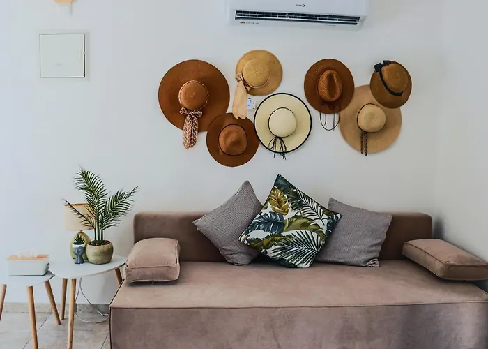 Diana Hats 1b, Pool, Center דירה פאפוס