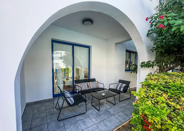 Diana Hats 1b, Pool, Center * Paphos