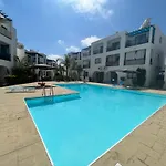 Diana Hats 1b, Pool, Center Daire