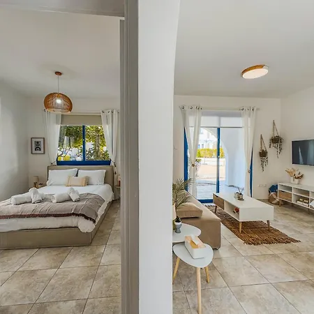 Diana Hats 1b, Pool, Center Paphos