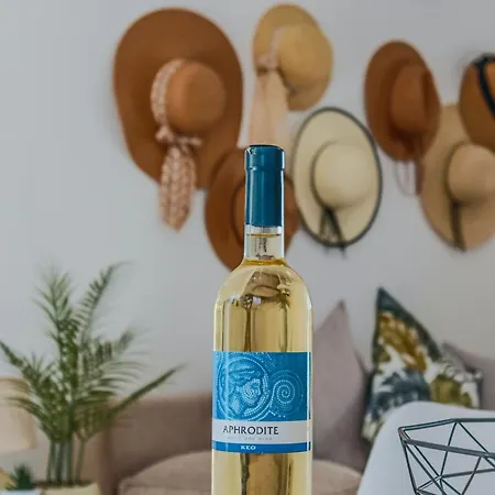 Diana Hats 1b, Pool, Center *