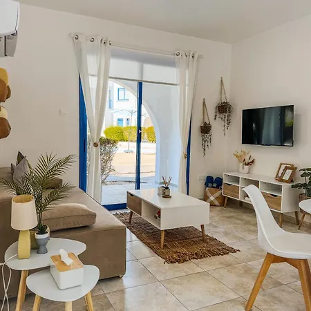 Diana Hats 1b, Pool, Center Paphos